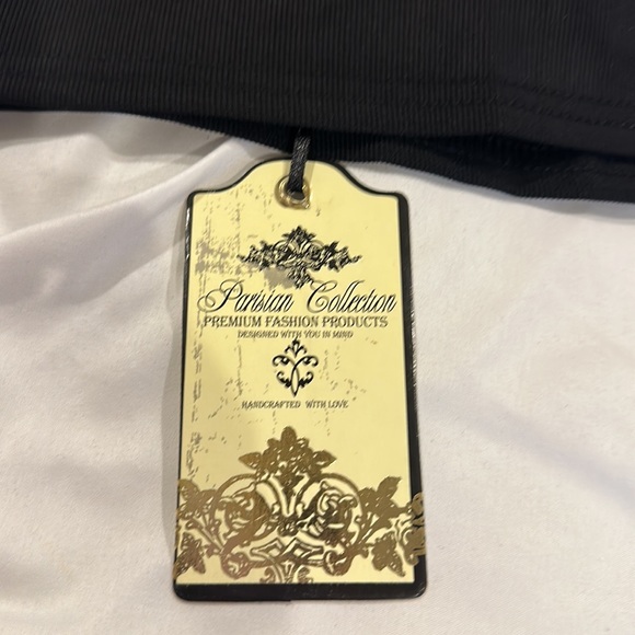 Crop tank SZ 10. Runs Small - Picture 3 of 3